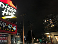 Pizza Hut outside