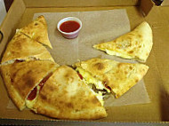 PeppeBroni's Pizza food