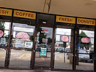 Ginghis Donuts Lunch outside