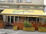 Ciao Ciao outside