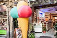 Gelati Gelati outside