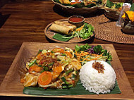 Sun Sun Warung food