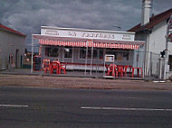 La Friterie outside