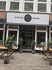 Gallo Nero inside