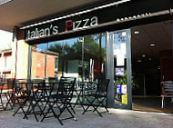 Italian's Pizza inside