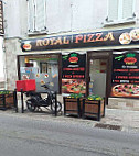 Royal Pizza outside