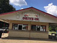 Lisa's Drive In outside