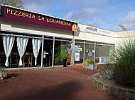 La Louanessa outside