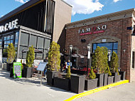 Famoso Neapolitan Pizzeria outside