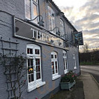 The Carpenters Arms outside