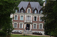 Le Manoir de Contres outside