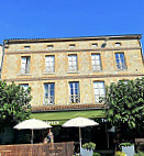 La Terrasse du Chateau de Duras outside