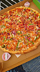 Caprinos Pizza food