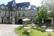 Monument Café Château inside