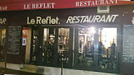 Le Reflet outside