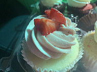 E&m's Cupcakery Boutique, Inc. food