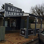 Ballan Bakery outside