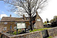 The Clanfield Tavern outside