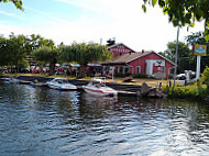 Mainstreet Landing Restaurant outside