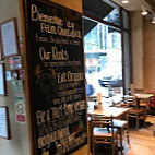 Le Pain Quotidien inside