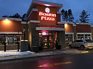 Boston Pizza outside