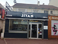 Jiyan outside