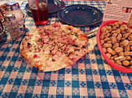 Klondike Pizza food