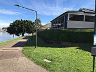 Merthyr Bowls Club outside