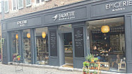 Epicerie Fauvette outside