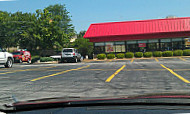 Hardee's outside