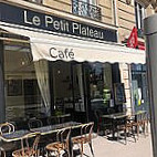 Le Petit Plateau outside