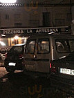 Pizzeria Artesana outside