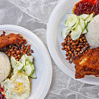 Nasi Lemak Kukus Ayam Goreng Halia inside