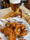 Hooters Niagara food