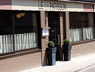 Le Patisson outside