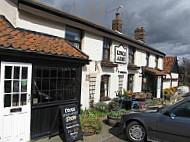 The Kings Arms Broad Green outside