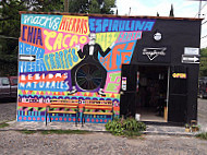 Josephine's Buenas Bebidas outside