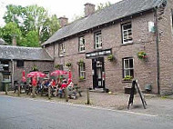 The White Hart Inn outside