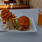 Burger Lounge food