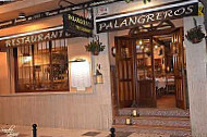 Palangreros outside