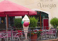 Eiscafe Venezia outside