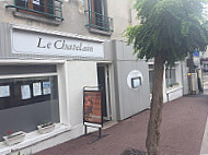 Le Chatelain outside