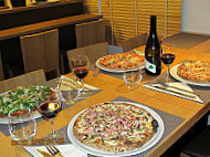 Pizza Mongelli food