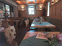 Gasthof Triebener Hof inside