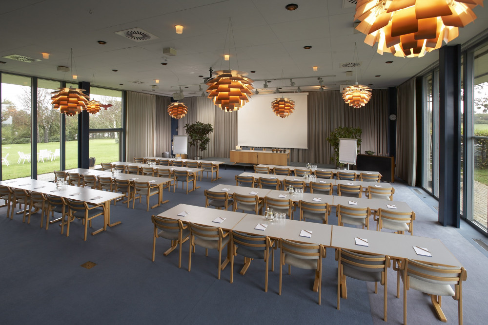Sinatur Frederiksdal Udenfor