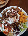 Öz Baba Holzkohlegrill food