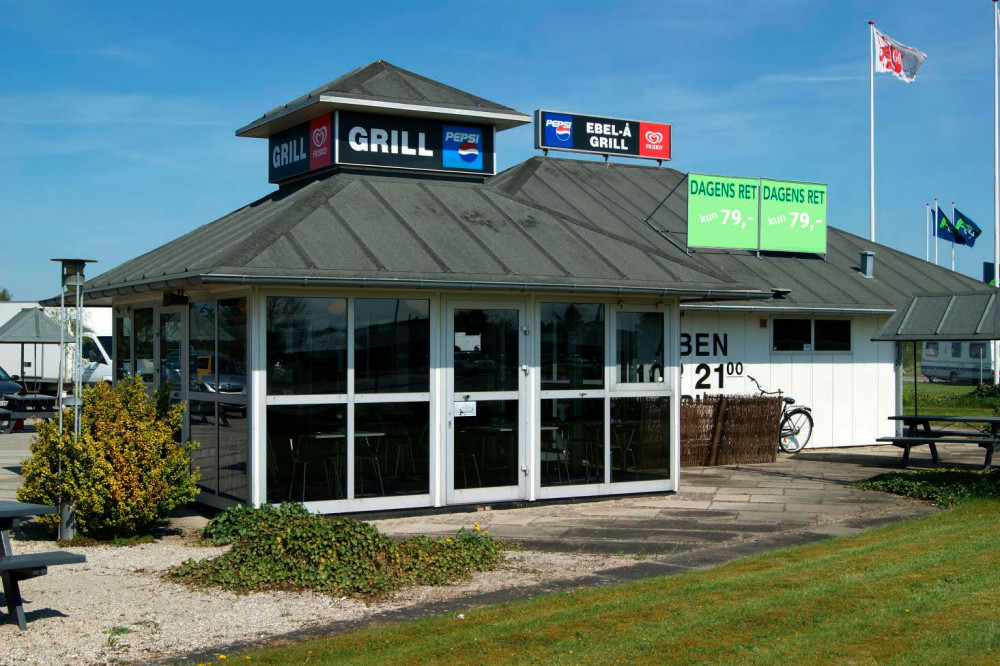 Ebel-aa Grill Udenfor