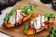 La Mozzarella food