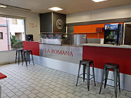 La Romana Pizza inside