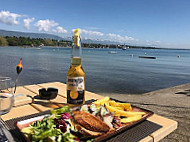 Le Petit Bouchon Plage De Promenthoux food